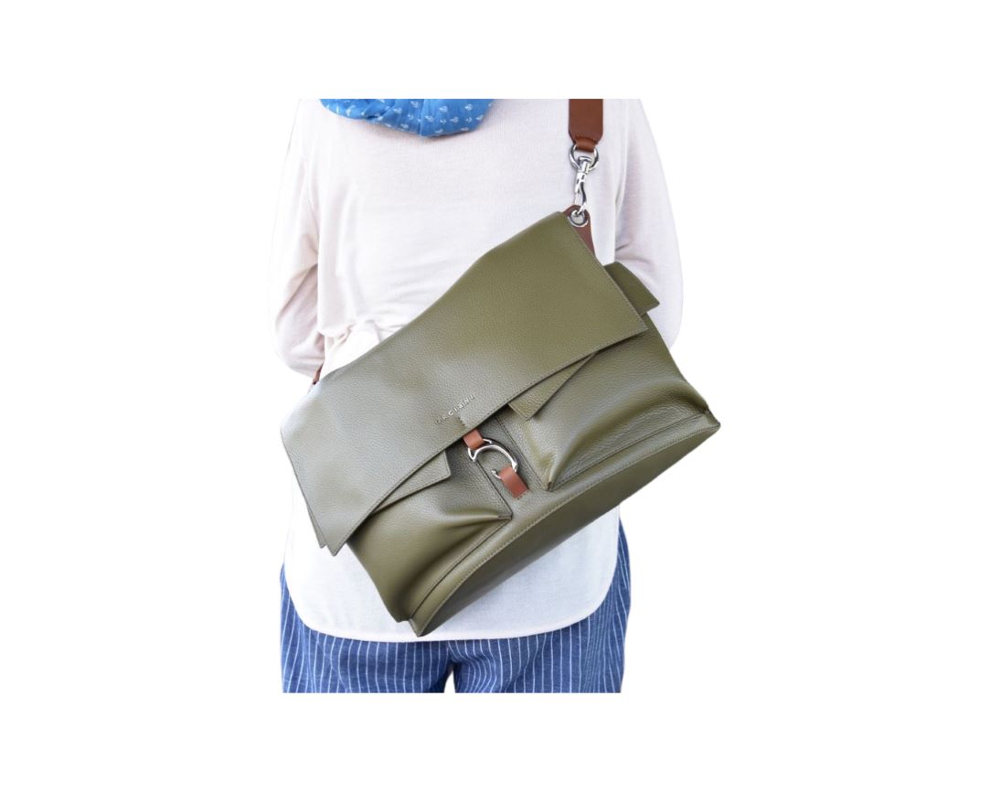 Scout Schultertasche Olive aus Glattleder